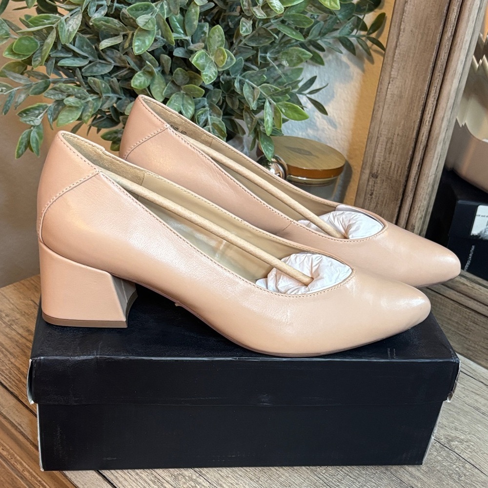 Naturalizer Malynn Nude Block Heel Pumps- Leather-Size 11 Wide